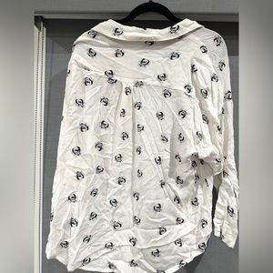 Torrid Blouse with skulls